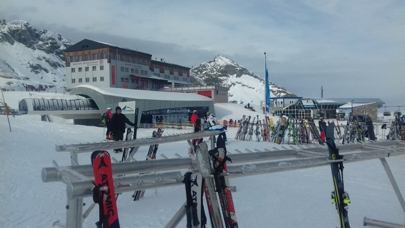 14.124011.jpg - 14. Várnak a lécek. Indulunk.