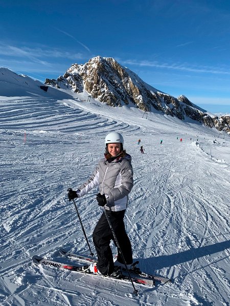 16.IMG_3055.jpg - 16. A snowboard technikát is szeretné megtanulni.