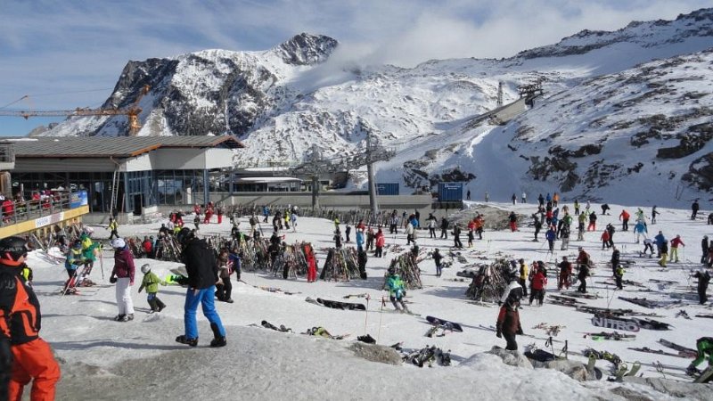 DSC00971.JPG - Gondoltam, hogy szezon elején is  lesznek egy páran.....de ennyien?