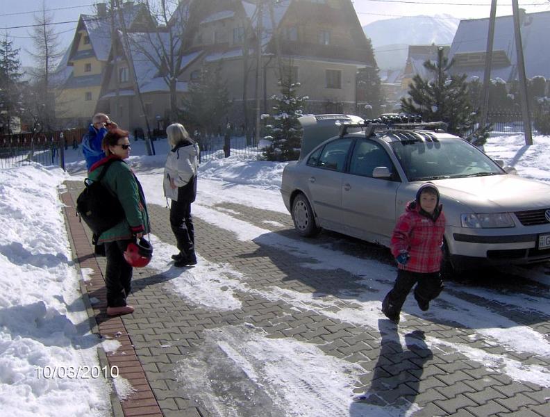 002.JPG - Indulás a sípályára.