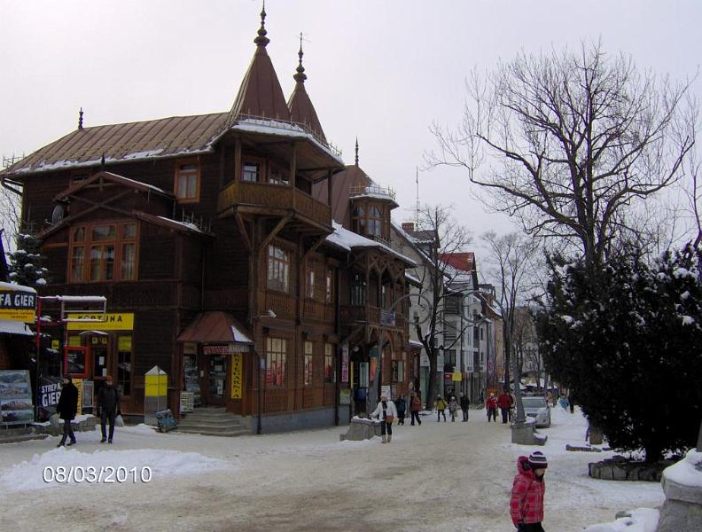 016.JPG - Krupówki, Zakopáne sétáló utcája.